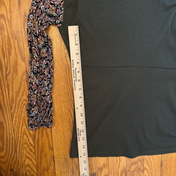 Daytrip Dusty Olive Floral Sleeve Side Tie Long Sleeve Women’s Size Medium - Picture 12 of 14